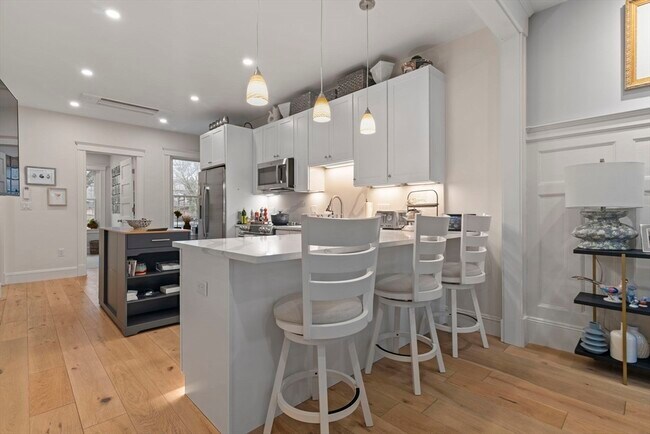 Building Photo - 1797 Beacon St