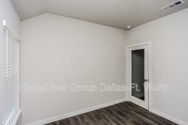 Building Photo - 353 Fire Rock Dr