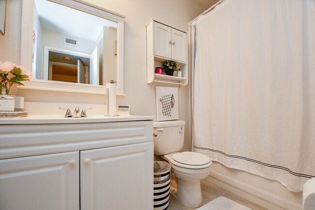 Building Photo - 8055 Cambridge St