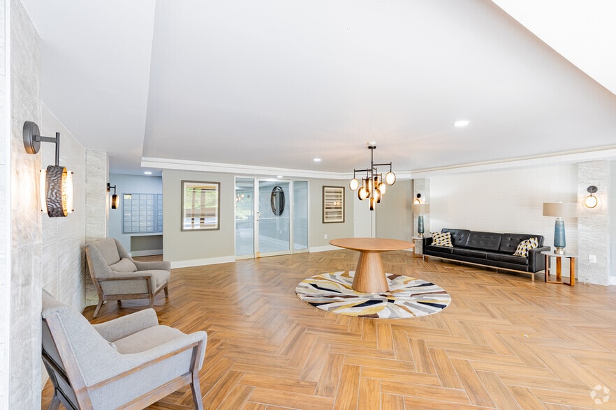 Chateaugay Lobby - Chateaugay Apartments