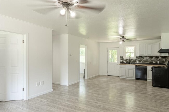 Building Photo - 124 W Brule St