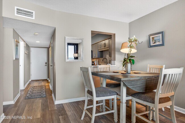 Building Photo - 601 1st St S