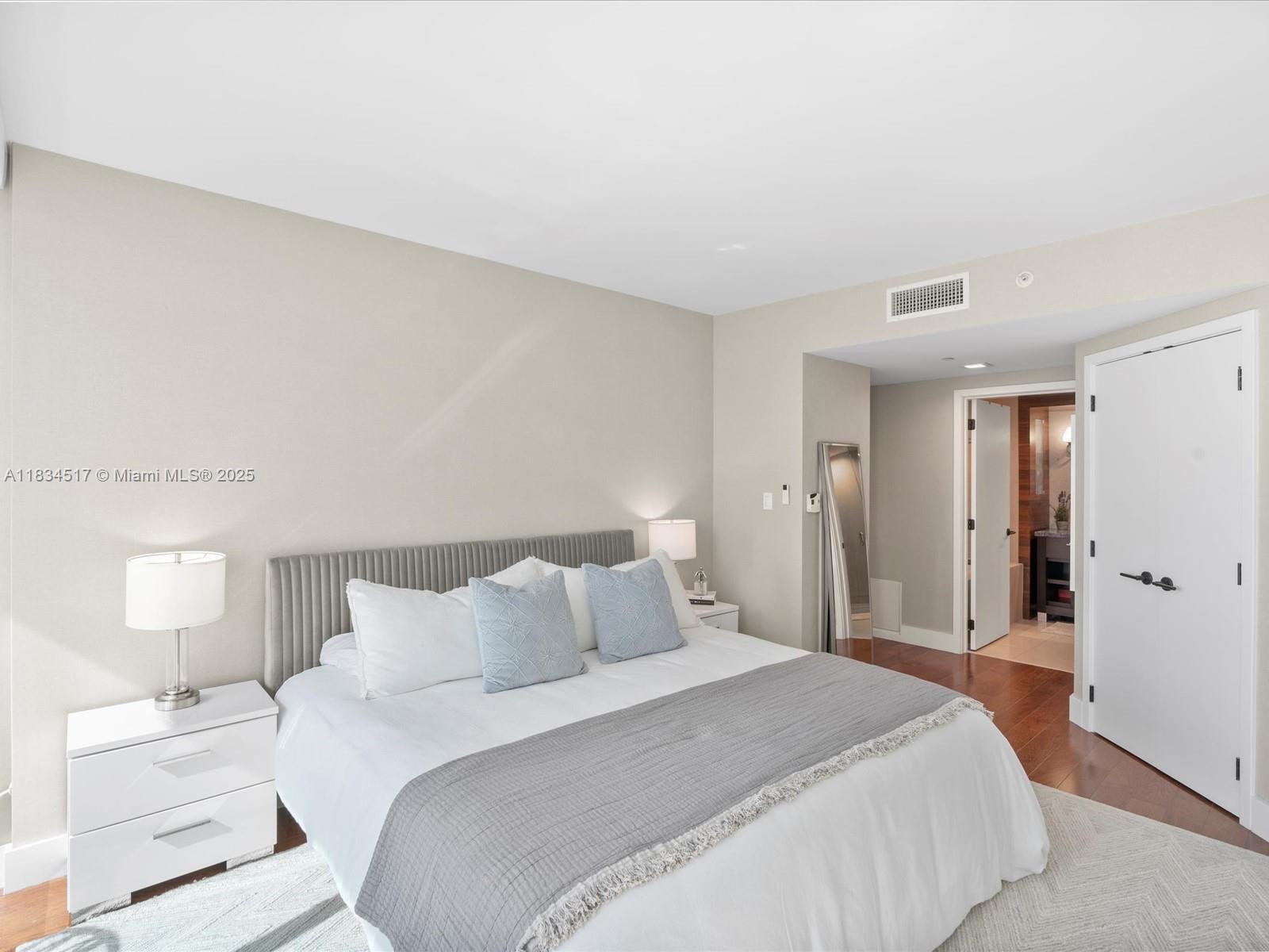 Building Photo - 6801 Collins Ave
