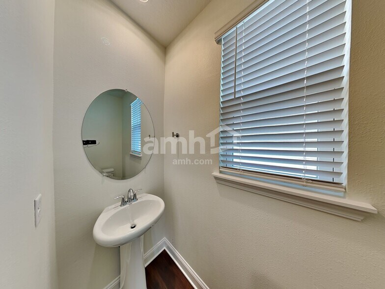 Building Photo - 154 Elcano Ln