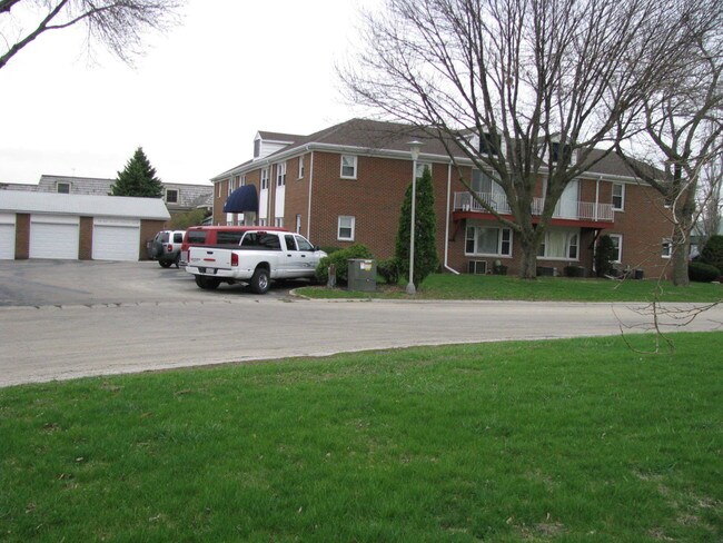 Building Photo - White Oak Apartments