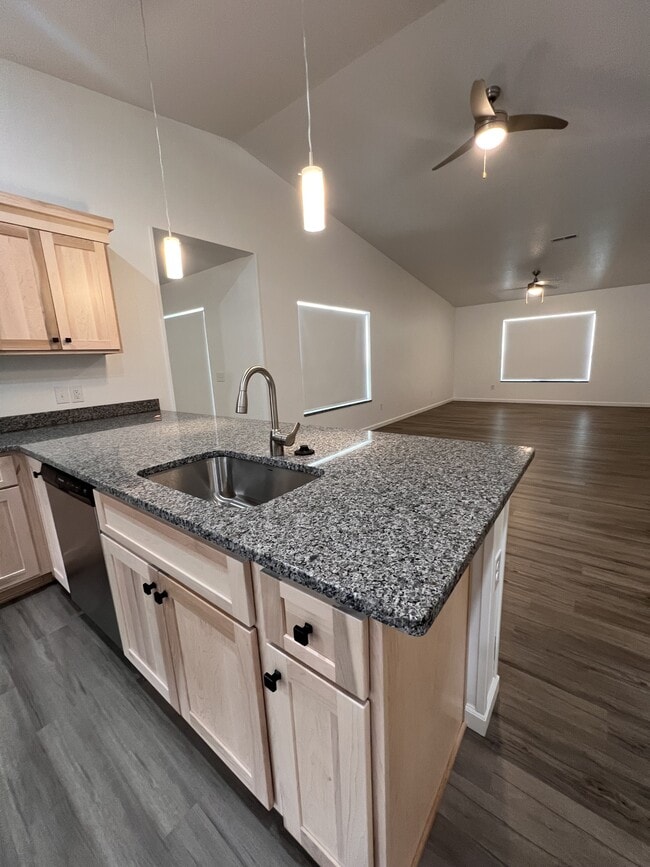 Building Photo - 209 Millersburg St