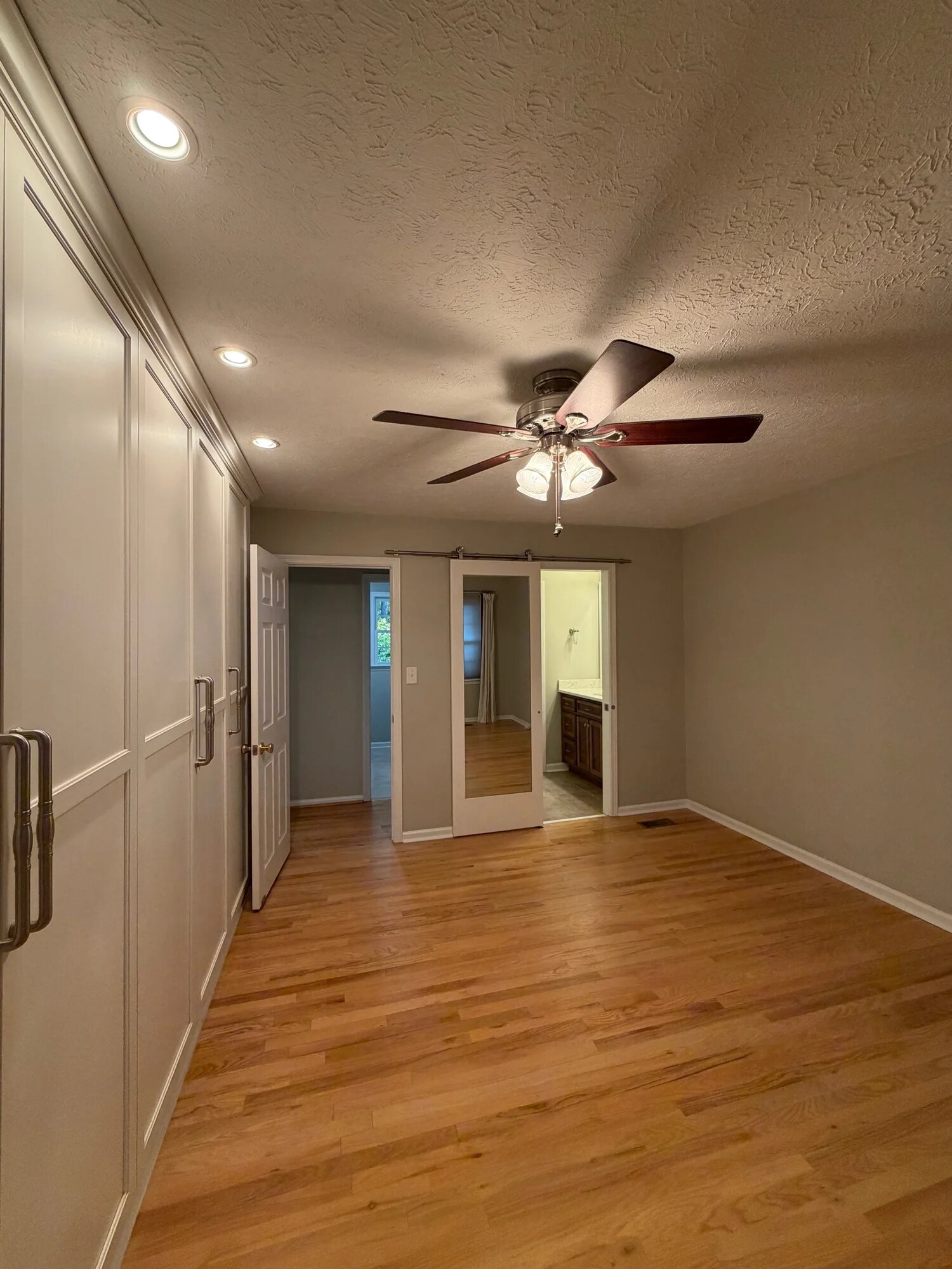 Building Photo - 1170 Lois Ln