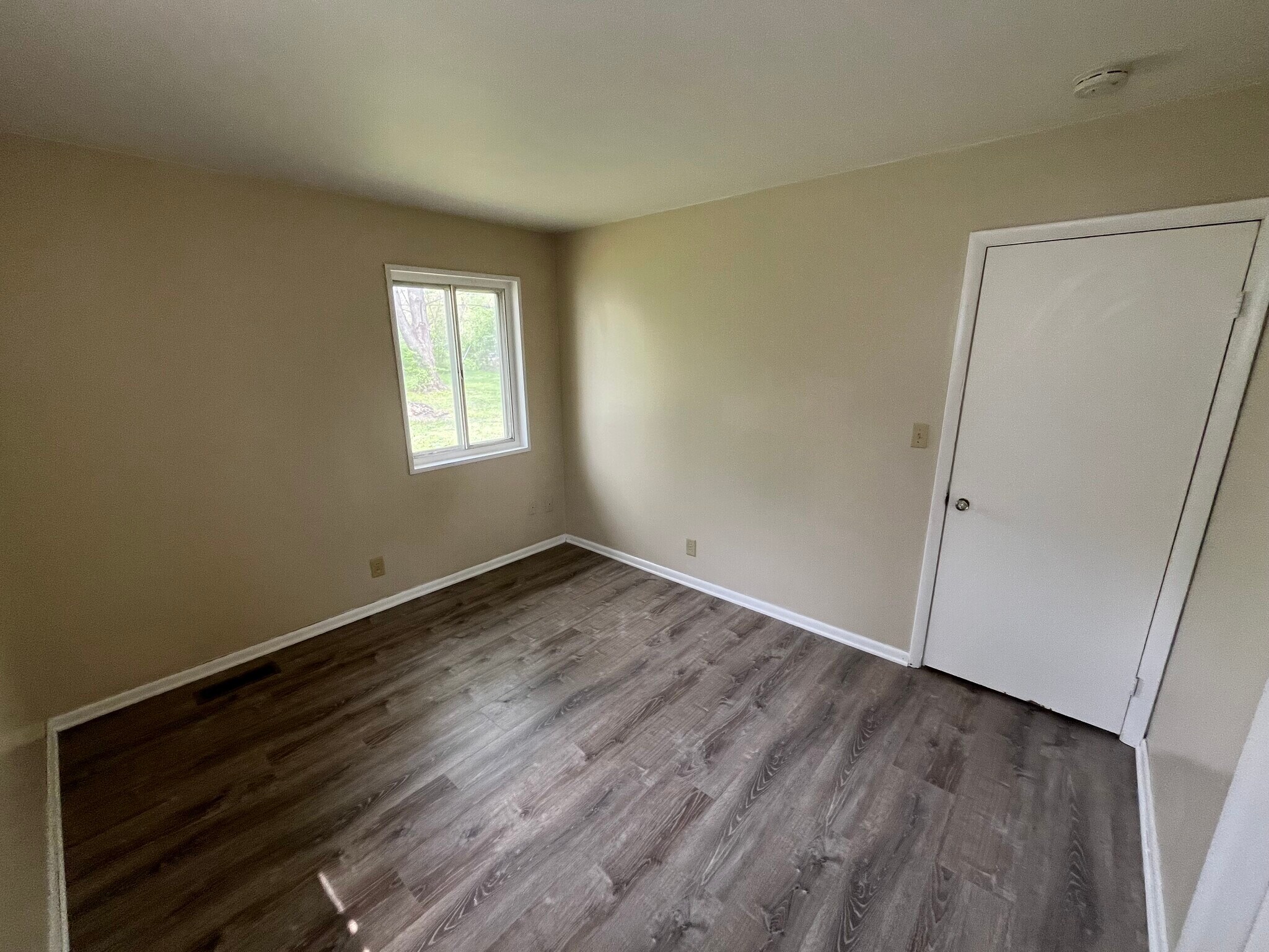 Building Photo - 1923 Beverly Ct