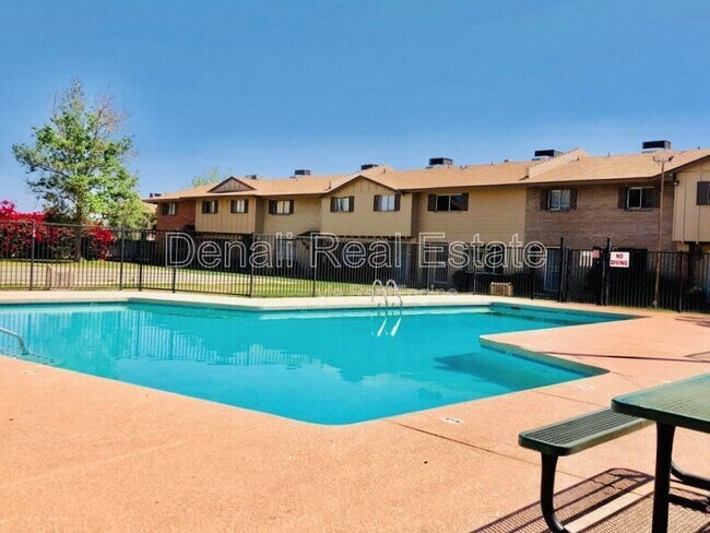 Building Photo - 6742 N 43rd Ave