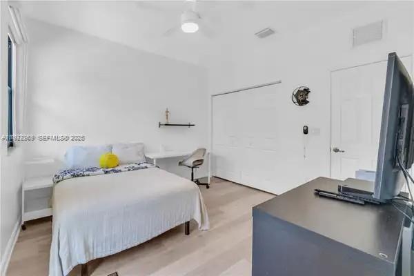 Building Photo - 6035 NW 104th Path