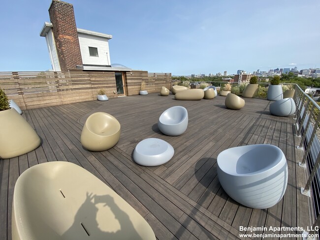 Building Photo - 334 Harvard St