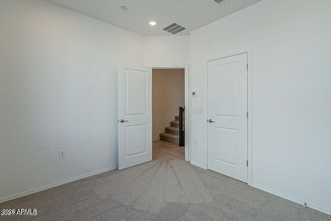 Building Photo - 2669 S Peppertree Dr