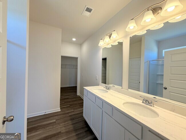 Building Photo - 824 Kensington St