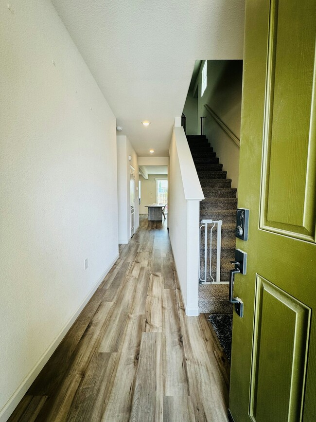Building Photo - 3026 Kenwood Cir