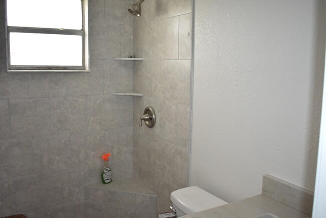Building Photo - 207 Southland Dr