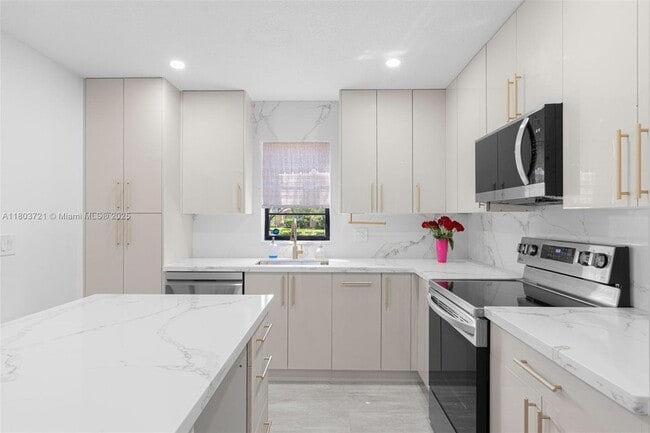 Building Photo - 2622 NW 99th Ave
