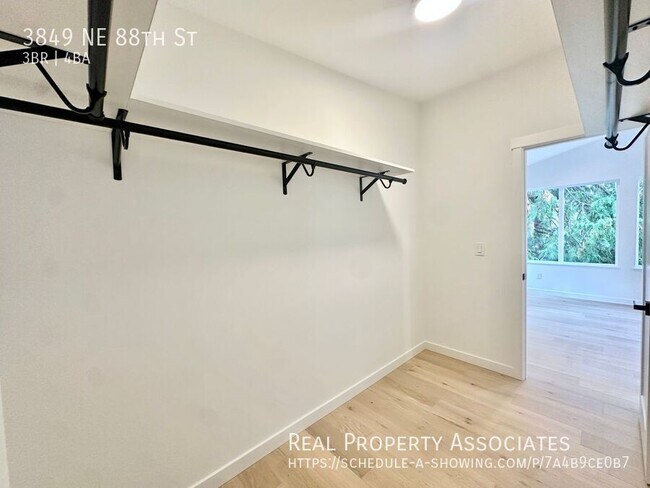 Building Photo - 3849 NE 88th St