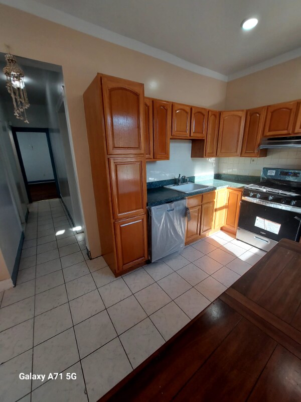 Building Photo - 253 Bowers St