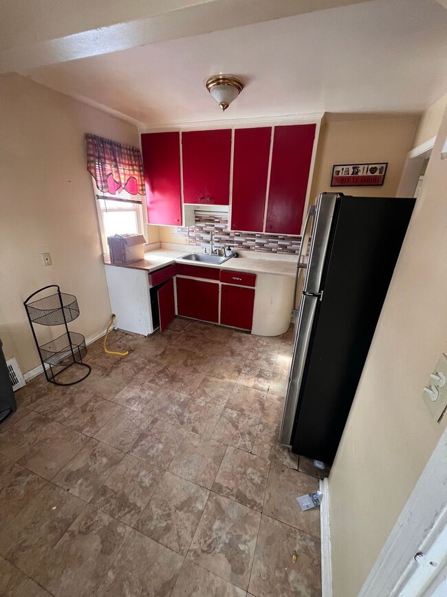 Building Photo - 21490 Miller Ave