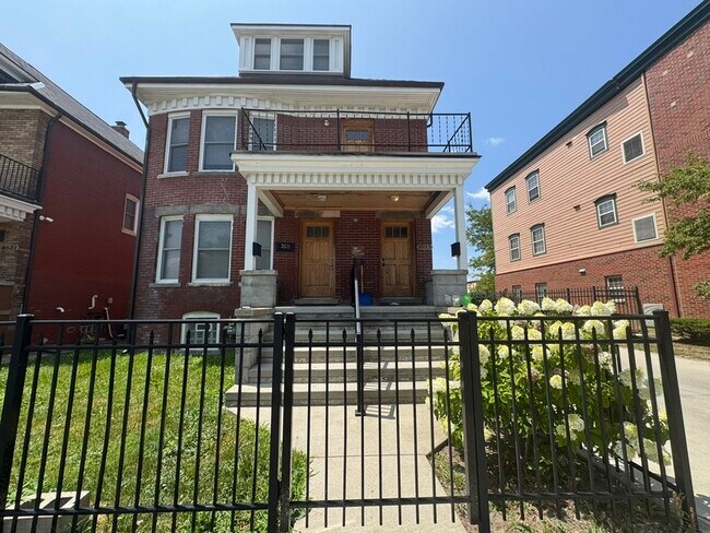 Building Photo - 3531 2nd Ave