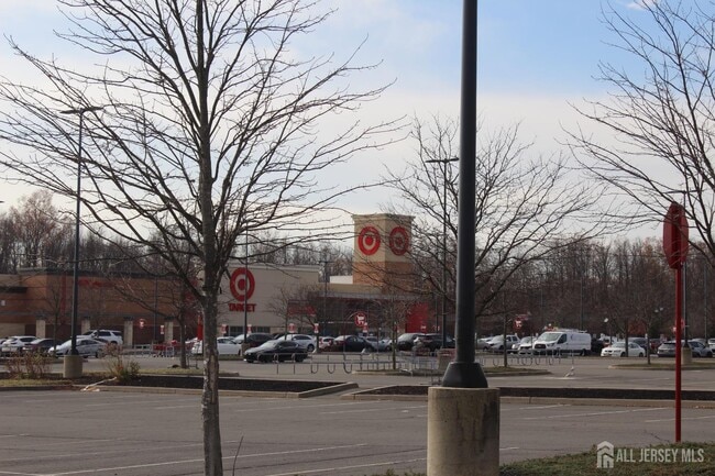 Building Photo - 6 Bond St