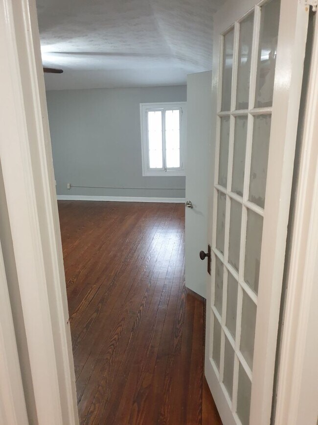 Building Photo - Calling all dog lovers! 1 Bedroom Condo in...