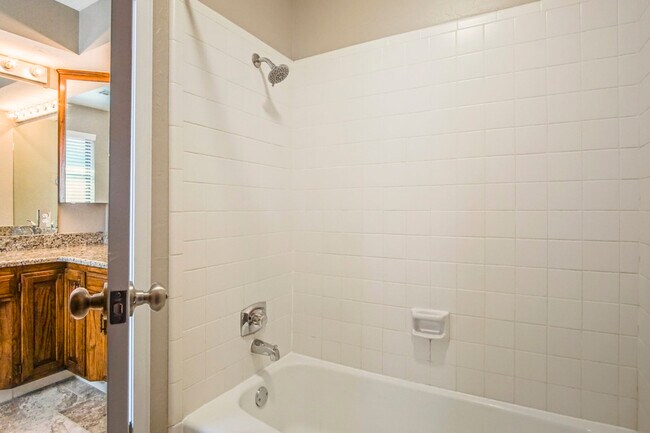 Building Photo - 11912 Shady Trail Ln