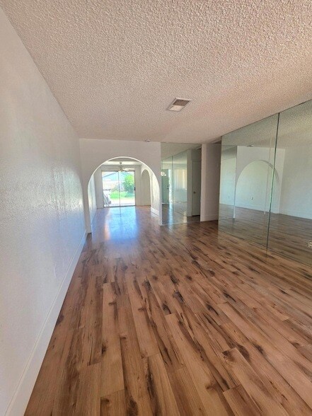 Building Photo - 83632 Manzanita Ave