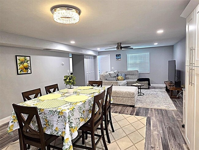 Building Photo - 5105 Tangerine Ave S