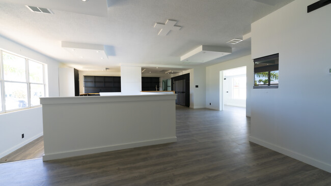 Building Photo - 321 Cornell Dr