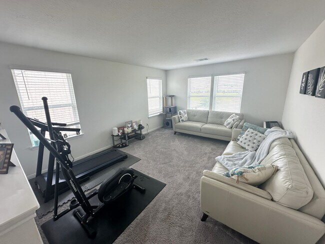 Building Photo - 5027 Hickory Deer Ln