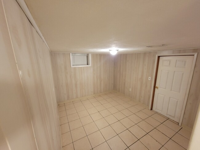 BASEMENT ROOM - 58 Eddy St