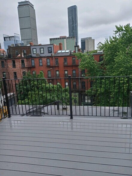 Building Photo - 451 Beacon St