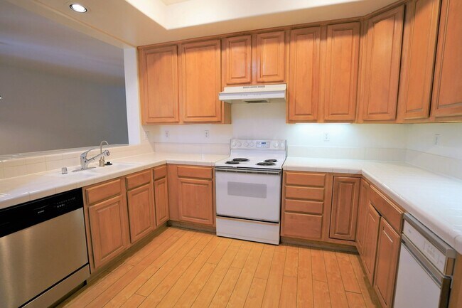 Building Photo - Beautiful & Spacious Condo in Desirable Sunnyvale Location!