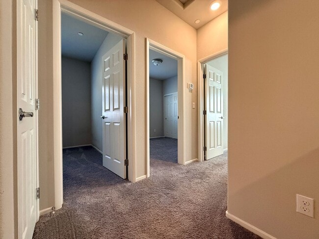 Building Photo - Northwest/ Aliante Area - Newer Townhome 3BD, PRIVATE YARD, ATTACHED GARAGE, ACROSS FROM POOL