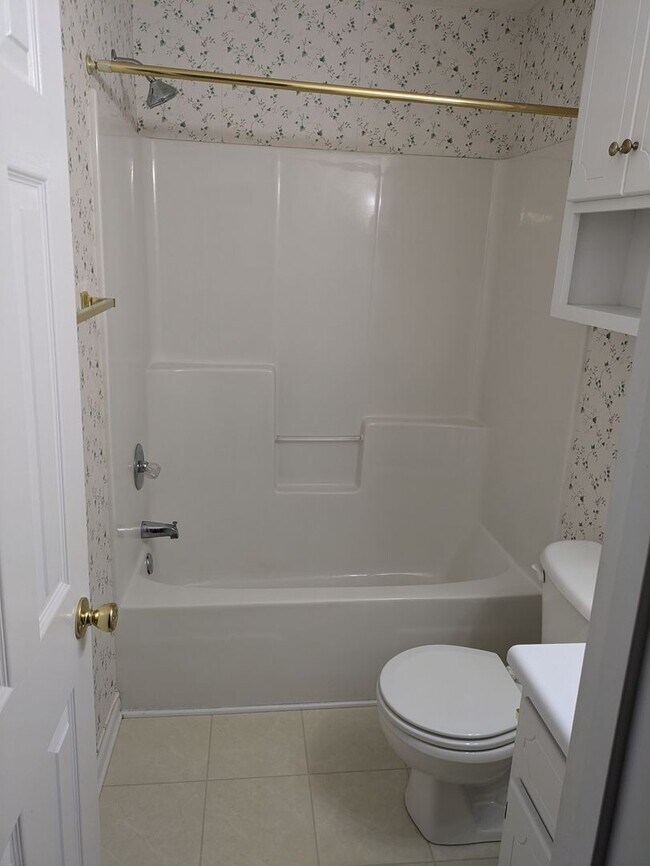 Building Photo - 178 Woodmere Dr