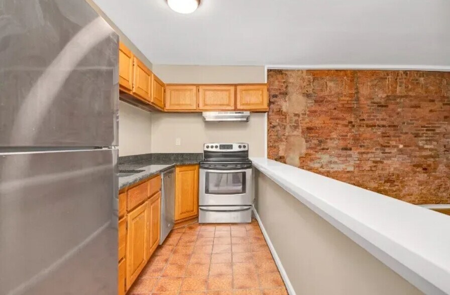 Building Photo - 58 Buckingham St