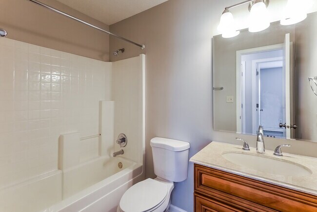 Building Photo - 1352 E McClarnon Dr