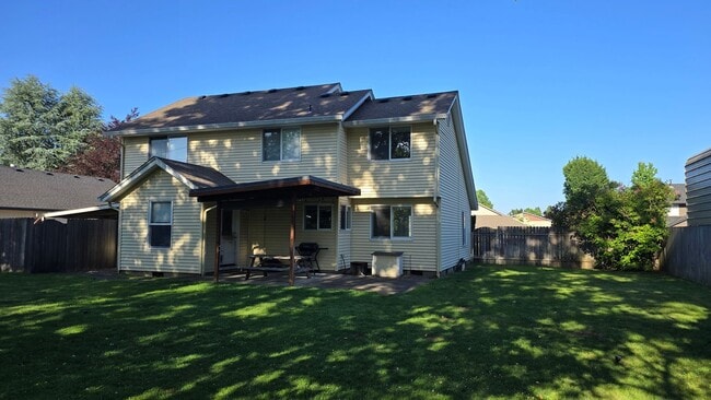 Building Photo - Amazing 4 bedroom home