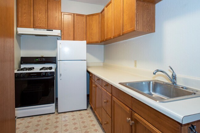 Building Photo - 4,000 SQ. FT. MESA HOME WITH OCEAN & HARBO...