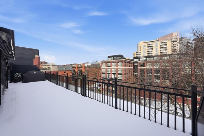 Building Photo - 1615 N Queen St