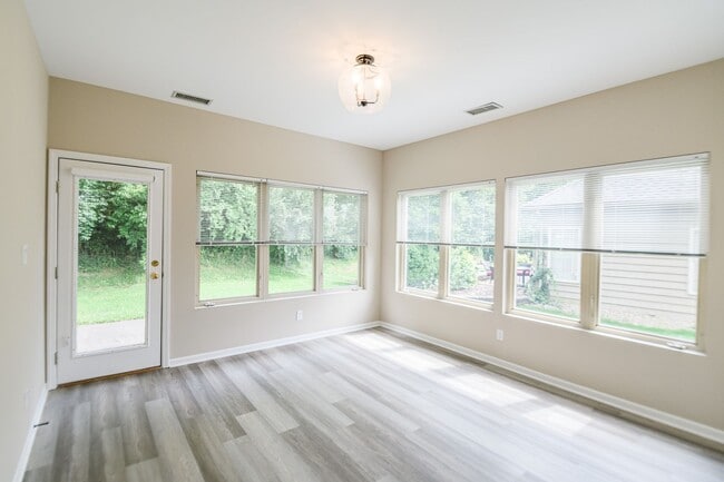 Building Photo - 2 bed 2 bath Ranch Townhouse in Winfield