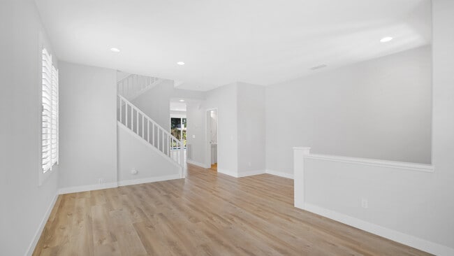 Building Photo - 183 Kingswood