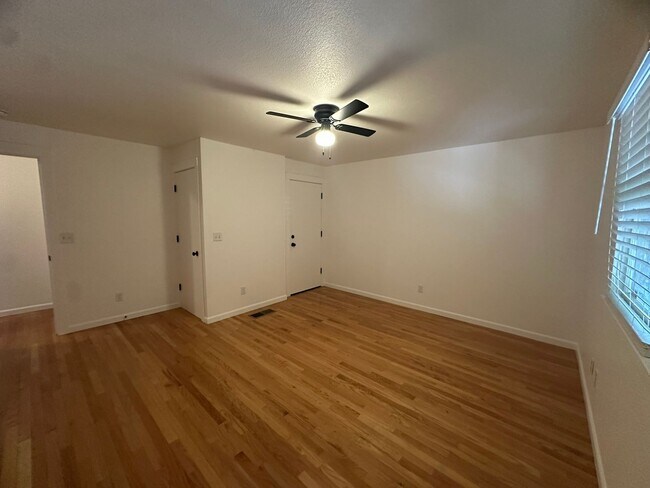 Building Photo - Spacious 1 Bedroom in Downtown Sacramento Where Convivence Is KEY! CALL Today To Schedule a Showing!