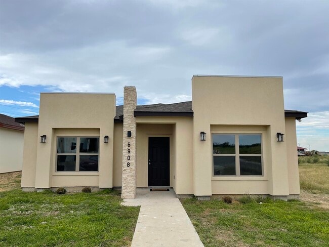 Primary Photo - 6908 Molinos Dr