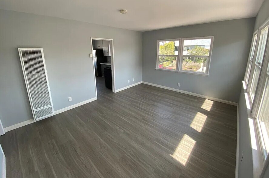 Building Photo - 3995 Inglewood Blvd