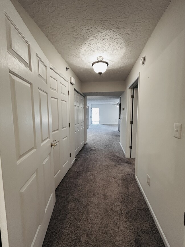Building Photo - 29 Rosewood Ct