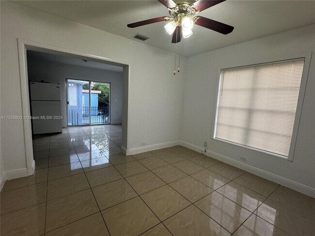 Building Photo - 1060 NW 116th St