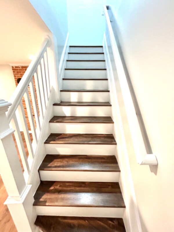 Building Photo - 211 Hawkes Ave