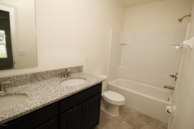 Building Photo - 561 Dillard Dr SE